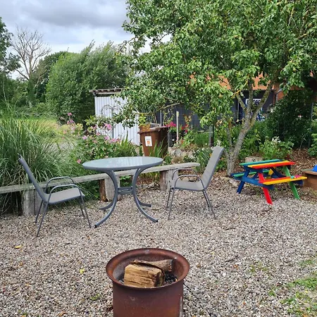 Wunderschoene Mit Terrasse Und Garten By Interhome Апартаменты
